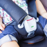 車の鍵を持った1歳児が車の中に閉じ込められるという事件が発生。→祖母がとった『ある行動』が孫を救った!!