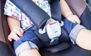 車の鍵を持った１歳児が車の中に閉じ込められるという事件が発生。→祖母がとった『ある行動』が孫を救った！！