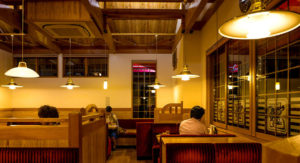 コメダで「オレのことどう思ってるんだよ、ジジイだろ？」と絡む客。店員が「ハイ」と答えたら・・・