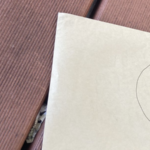 パチンコ屋の前に落ちていた封筒。そこに書かれていた言葉が・・・悲しい。