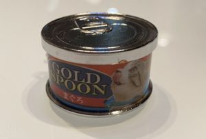 外出先でキャットフードのガチャガチャをやりたいと言い出した長女。しぶしぶやらせたら後日やりたかった理由が判明・・・泣いた。