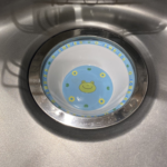 キッチンの排水口にすっぽりとハマってしまったお皿→ネットで助言をもらった結果・・・