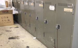 ロッカーに入ってたペンキ缶が暑さで爆発。→完全に光景がアレにしか見えない・・！