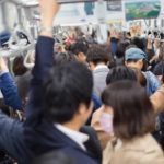 高校生が大きいリュックを背負って電車乗ってるの、邪魔だなって思ってたら・・・ハッとした話