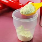 先輩の飲んでいる「プロテイン」をよく見たら・・・「え!!」目を疑った話