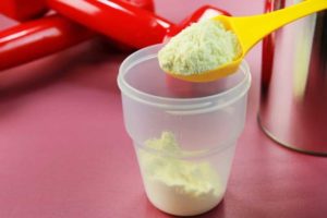 先輩の飲んでいる「プロテイン」をよく見たら・・・「え！！」目を疑った話