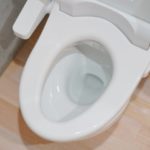 「え、トイレのココって折れるんだ・・」目を疑う1枚の写真に震えた
