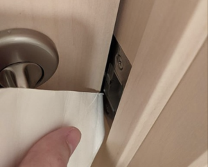 覚えておくべき！トイレに閉じ込められた時・・『ある物』を使って脱出する方法！！