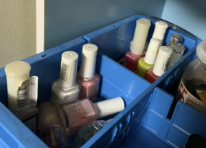 １００均でマニュキアを買っていくおじさん達→不思議に思っていたら意外な理由が判明！！