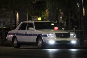 「人通りとか関係ないよマジで」１９時頃信号待ちをしていた女性。すると突然男二人組からタクシーに引きずり込まれ・・・