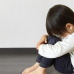 『未就学児を持つ親御さんに伝えたい絶対に気をつけて欲しい事』ベッドを抜け出して夫のいるリビングへ。そこで見たもので病気になってしまった話