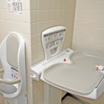 男性用トイレにオムツスペースがなく困った父親。→店員に事情を話したら・・・