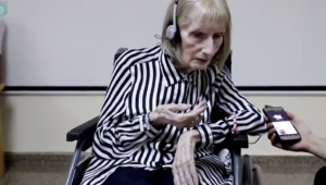 バレエダンサーとして活躍していたアルツハイマーの女性。『白鳥の湖』を聴かせると・・・