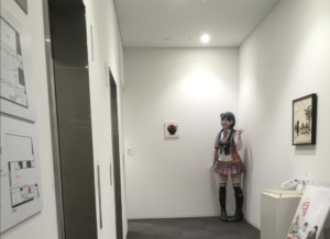 普通のマネキンより存在感あるから、不思議に思って近づいたら・・・ゾッとする事実が判明