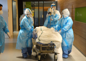 医療従事者の妻から「もうね、救急呼んでも・・・」世の中が知らない現状を聞かされて愕然とした話