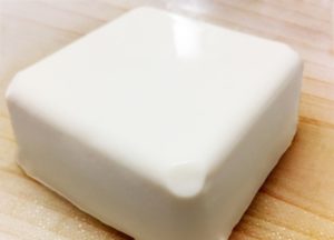 凄い！崩れやすい『絹豆腐』たったこれだけの工夫で箸で持っても全然崩れない！