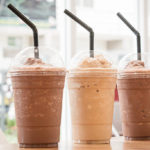 フラペチーノを入れて貰いましたが、ストローで飲むとすれ違う人が皆凄い顔をします。→理由にマジか・・!