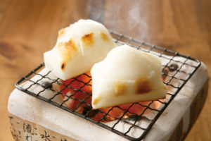 お正月になると多く耳にするお年寄りが餅を詰まらせて死亡する事故。しかし、子供はもっと危険だと注意喚起する医者のツイートが話題！