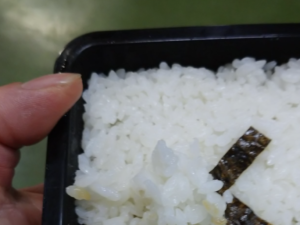 奥さんと喧嘩をしてしまった男性。次の日弁当箱の蓋を開けると・・・