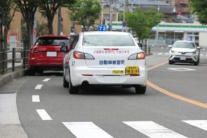 自動車学校の実技で、後部座席に座る生徒に「シートベルトを着用して」と伝えると→え・・？！