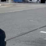 ガソリンスタンドでタイヤの空気を入れてたら・・視界に入ってきた車に違和感が!!「涙も出てこない状態になりそう・・」