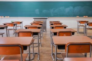 膝掛けは禁止と言われて帰ってきた小１息子。代わりにOKと言われたものが→え・・・