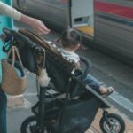 電車にベビーカーで乗ろうとしたら、、おばさんから思いもよらぬ一言に絶句した話・・