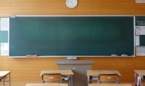 余命宣告を受けた先生の『最後の宿題』黒板に書かれた生徒へのメッセージに涙が止まらない・・