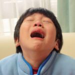 突き飛ばされて、やり返さなかったら「弱虫!」って笑われたと号泣して帰宅した男の子。やり返さなかったその理由が・・・