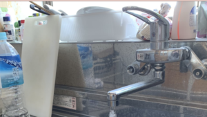 「水道管が凍らないようにちょろちょろ水を出しておきましょう。」と書いてあったのでそうして寝たら翌朝・・・えーーー！！！！