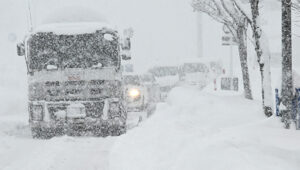 大雪で、陣痛がきたらどうやって病院に行こう、、と道の真ん中で立ち尽くしていたら知らないおじさんが・・・