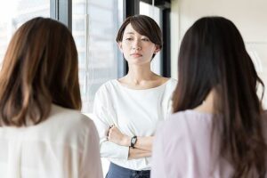 先輩に「出勤時刻の30分前には出勤するものよ」と言われた若手の子。返した言葉に・・・「いいぞ、もっとやれ（笑）」