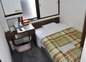 コロナに感染しホテルで療養する事になった女性。初めての食事で見た光景が・・・