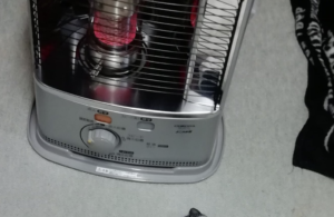 焦げ臭いと思ったら、焦げていたのはまさかの・・・「皆さんストーブには気をつけて」