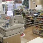 コンビニで、ひとりでひたすら長蛇の列をさばいていた女性。すると列の最後のお客さんからこんな言葉をかけられた・・・