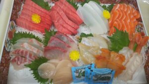 スーパーの刺身が美味しくなる方法がまじで凄かった！！「しかもささっとできるから、最高」