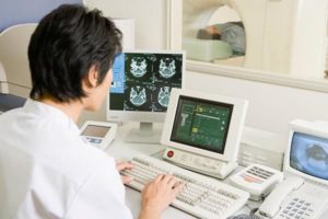 人間ドックに訪れた中年夫婦。『異常数値』に先生が問いただすと・・・ゾッとした。