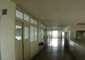 『母校にあった世にも恐ろしい装置』と投稿された一枚の画像。・・・確かに、、！