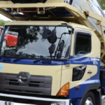 搬送途中のキャリアカーが壊れてしまったらこうなる・・・「レアすぎる光景!!」