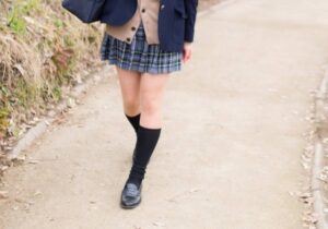 「お前メイクしてるだろ」と疑われて職員室に連行された女子高生。→その後スカッとする展開に・・・！