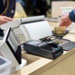 一年学校行かずに、精神削りながら我慢して家にこもっていた大学生。ある日のバイト中・・・絶望した一言をかけられた話。