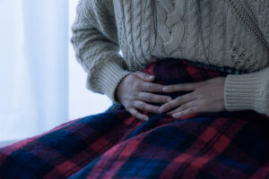 「鎮痛剤は飲まない方がいい」と母親に言われ耐え続けていた女性。→その理由に唖然・・・