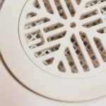 ふとお風呂の排水溝を見ると・・・「え、何が起こってるの?!」