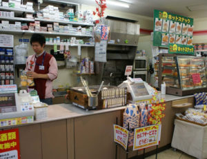 深夜のコンビニに「僕あと3分で誕生日で20歳なんです！だからビール買います！」とやってきた青年。→その後まさかの事態が・・・