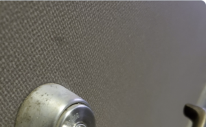 お出かけするため、ドアの鍵を閉めようとしたら・・・えぇぇ？！信じられない事態が発生した話