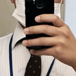 勤務中に女性のナースに突然「中、見えちゃってますよ?」と指摘された男性。その姿がこちら・・・
