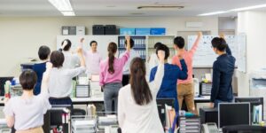 朝礼で『転職が決まりました』と挨拶したら、上司に呼び出され・・・その後に愕然