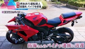 車に煽られ、後ろから追突され亡くなった男性。大破したバイクを、亡くなった方の就職先の整備士さんが元通りにして遺族の元へ届けたら・・・