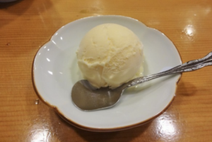 回転寿司で隣の客が『バニラアイス』を注文。その後とった行動に驚きが隠せなかった話。