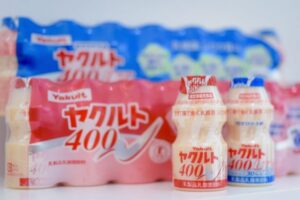 ヤクルトレディに「どれくらいなら賞味期限切れてても飲んじゃいます？」と聞いてみたら・・・